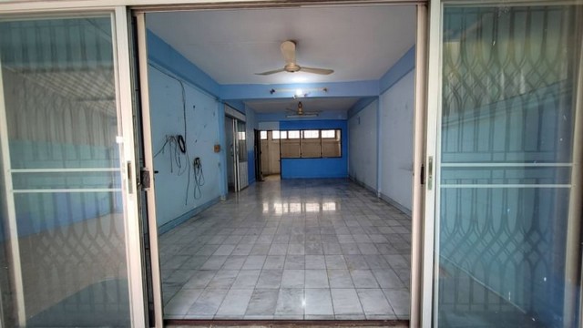 ขายบ้านทาวน์เฮ้าส์ 2 ชั้น ใจกลางกรุงทำเลทอง ใกล้สิ่งอำนวยความสะดวก เดินทางสะดวก กรุงเทพ 